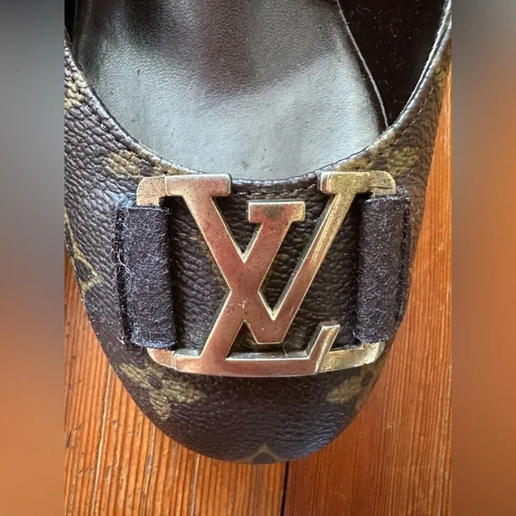 Louis Vuitton Black and Brown Heels with Gold Accent - Picture 9 of 9